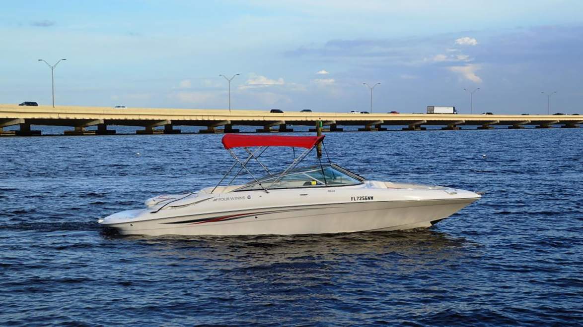 FourWinns H240 Bowrider