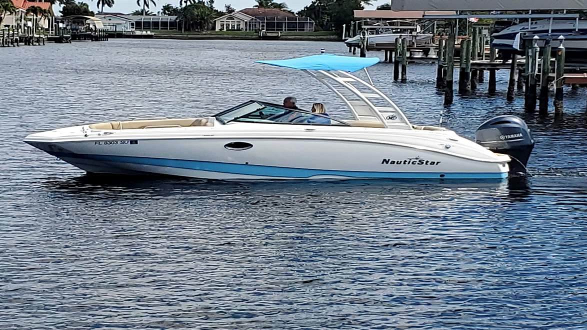 NauticStar 243 DC Deck Boat
