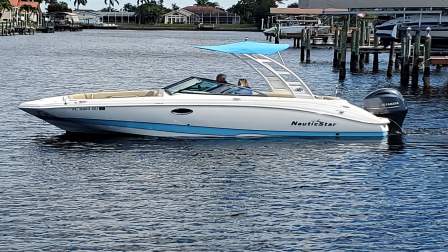 NauticStar 243 DC Deck Boat