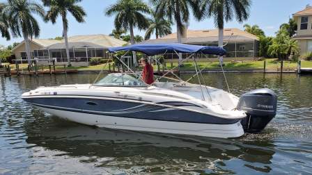 Hurricane Sundeck 2400 OB Deck Boat