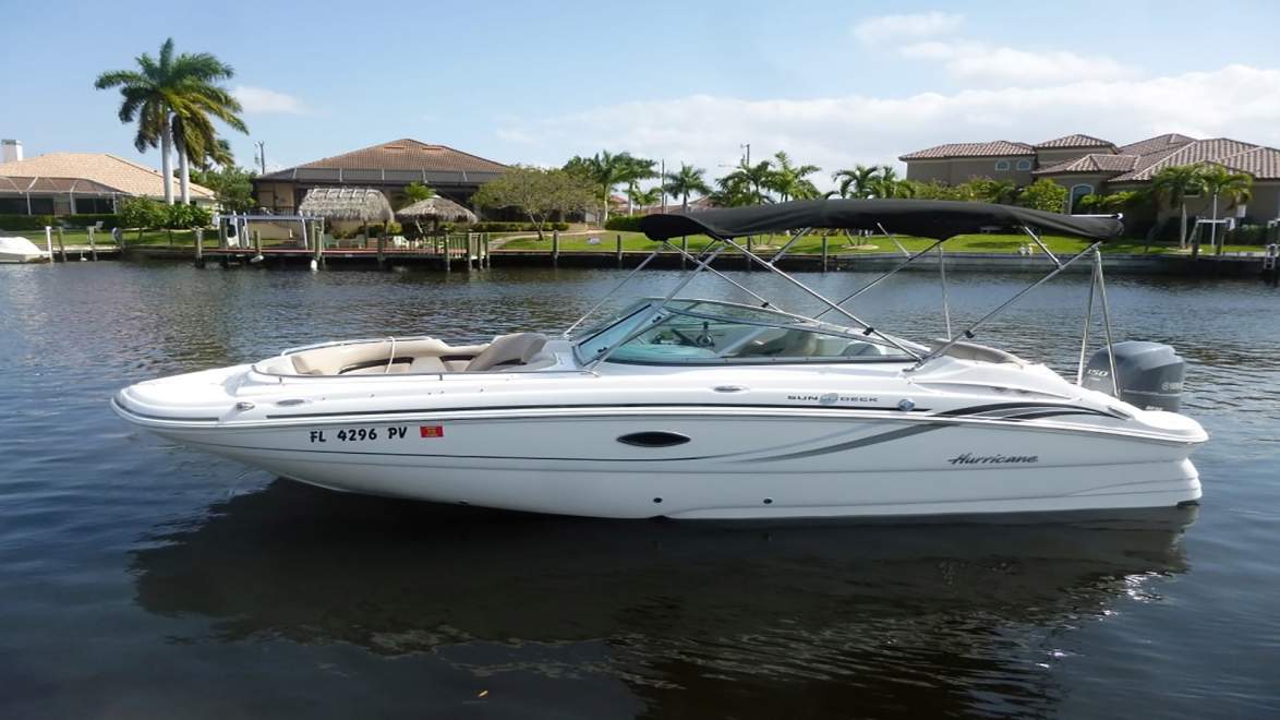 Hurricane Sundeck 2200 Deck Boat