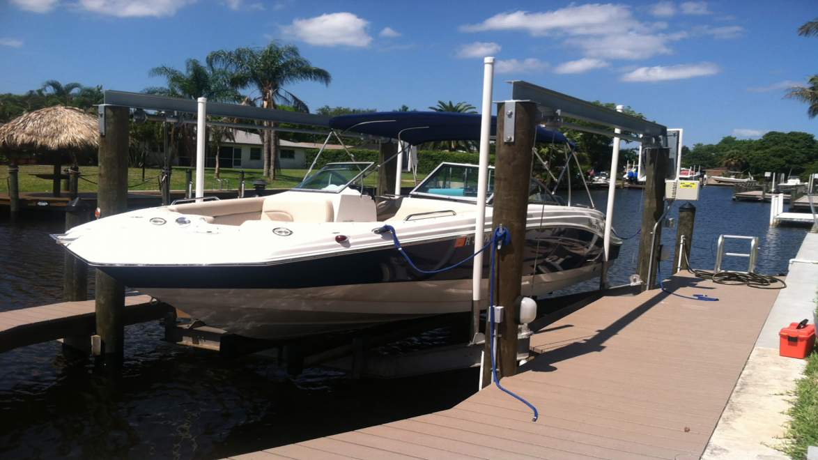 NauticStar 223 Deck Boat